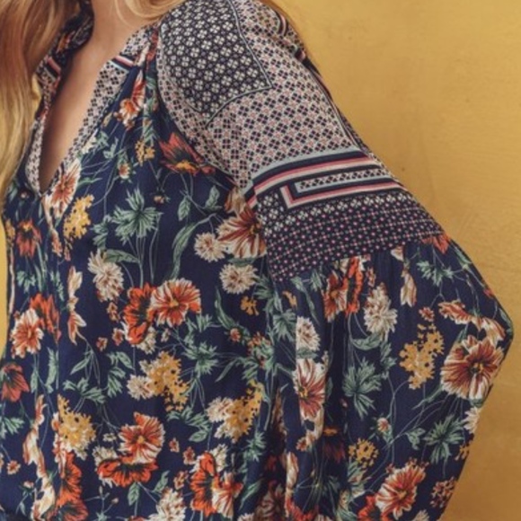 NWT Floral Bubble Sleeve top - Picture 8 of 8